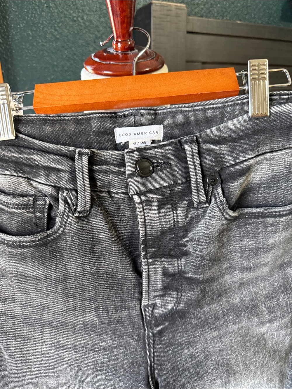 Good American Women’s Washed Gray Skinny Jeans